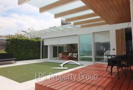 Absolute Beachfront - Modern Design 6 Bedroom Villa