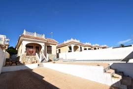 FABULOUS 3 BEDROOM VILLA WITH VIEWS AND PROVATE SWIMMING POOL