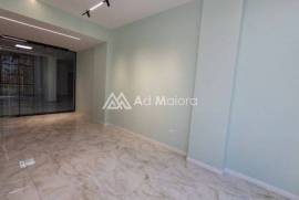 SHITET DHE JEPET AMBJENT ME QIRA NE QENDER