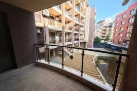 Appartement T2 avec vue sur piscine dans la résidence Parus, Pomorie