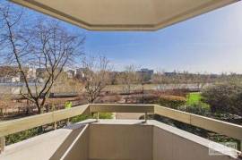 FRONT DE SEINE - 2 PIÈCES DE 53 M² - VUE SEINE ET ÎLE DE LA JATTE