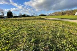 TERRAIN CONSTRUCTIBLE DE 725 M2 BORNE, VIABILISE A GUENIN