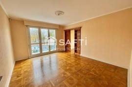 NIORT APPARTEMENT 1 CHAMBRE, DEUX BALCONS ET CAVE !