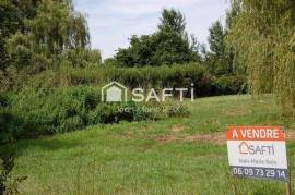 Terrain de 1 275 m² en plein centre-ville d’Étauliers !