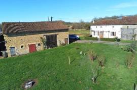 Nanteuil-En-Vallee : Maison to Refresh With a Fabulous Barn - €75,000