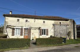 Nanteuil-En-Vallee : Maison to Refresh With a Fabulous Barn - €75,000 Nanteuil-En-Vallee : Maison to Refresh With a Fabulous Barn - €75,000