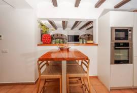 4 Bedrooms - Villa - For Sale