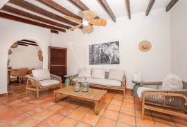 4 Bedrooms - Villa - For Sale