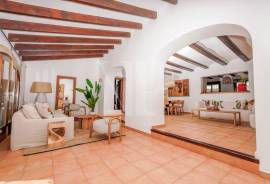 4 Bedrooms - Villa - For Sale