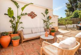 4 Bedrooms - Villa - For Sale