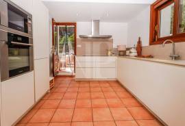 4 Bedrooms - Villa - For Sale