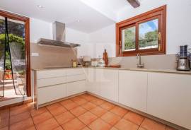 4 Bedrooms - Villa - For Sale