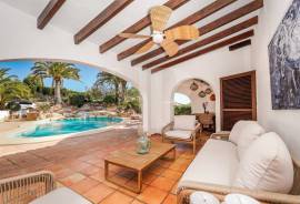 4 Bedrooms - Villa - For Sale