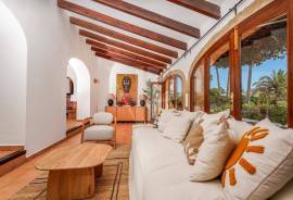 4 Bedrooms - Villa - For Sale