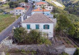 House with Great Potential in Canhas House with Great Potential in Canhas