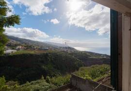 House with Great Potential in Canhas House with Great Potential in Canhas