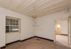 House with Great Potential in Canhas House with Great Potential in Canhas