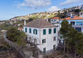 House with Great Potential in Canhas
