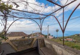 House with Great Potential in Canhas House with Great Potential in Canhas