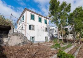 House with Great Potential in Canhas House with Great Potential in Canhas