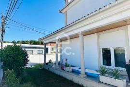 Excellent 4 Bedroom Villa of Modern Architecture Ideal for Living or Investing