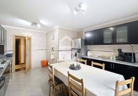 Semi-New 3 Bedroom Apartment in Santa Cruz – Comfort and Modernity