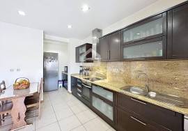 Modern 3 Bedroom Apartment with Open Space, 3 Balconies and Suite