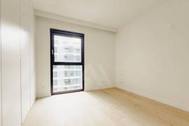 Apartamento T2 nas Avenidas Novas em Condomínio Fechado