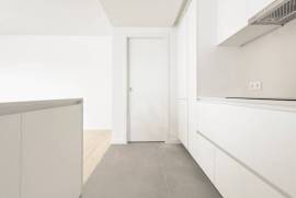 Apartamento T2 nas Avenidas Novas em Condomínio Fechado