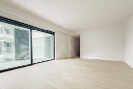 Apartamento T2 nas Avenidas Novas em Condomínio Fechado