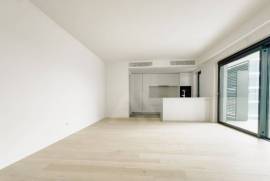 Apartamento T2 nas Avenidas Novas em Condomínio Fechado