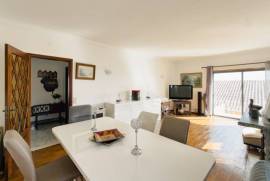 Moradia T4 em Alcabideche com Terraço e Garagem Moradia T4 em Alcabideche com Terraço e Garagem