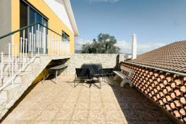 Moradia T4 em Alcabideche com Terraço e Garagem