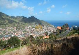 Plot of land with 939 m2, panoramic views over the city and the sea
