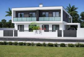 NEW 4 bedroom villa with pool and 200m²