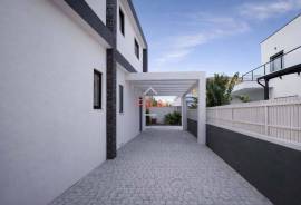 NEW 4 bedroom villa with pool and 200m²