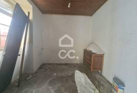 House to recover - Santa Luzia