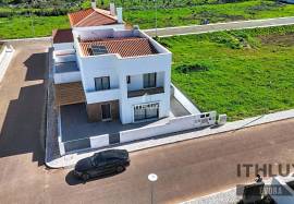 3+1 bedroom villa as new with pool and premium finishes in Vila Viçosa
