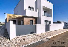 3+1 bedroom villa as new with pool and premium finishes in Vila Viçosa