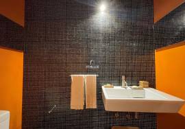 4 bedroom apartment in condominium with pool and gym