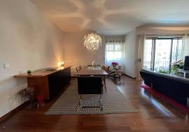 4 bedroom apartment in condominium with pool and gym