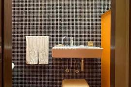 4 bedroom apartment in condominium with pool and gym