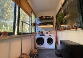 4 bedroom apartment in condominium with pool and gym