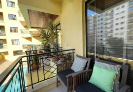 4 bedroom apartment in condominium with pool and gym