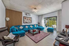 Contemporary 4-Bedroom Luxury Villa with Private Pool and Garden in Almancil