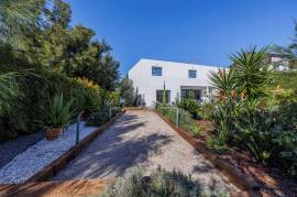 Contemporary 4-Bedroom Luxury Villa with Private Pool and Garden in Almancil