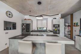 Contemporary 4-Bedroom Luxury Villa with Private Pool and Garden in Almancil