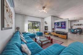 Contemporary 4-Bedroom Luxury Villa with Private Pool and Garden in Almancil