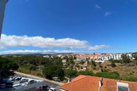 Renovated 2 Bedroom Apartment – Cascais