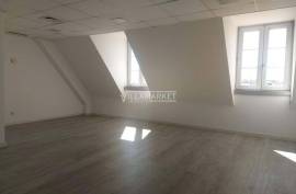 Banking office with 44 m2 on the 6th floor of a building located in Chiado, Lisbon